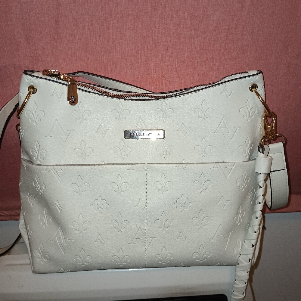 White Designer Embossed Leather Bag, Women's Adrienne Vittadini Bag New With Tag